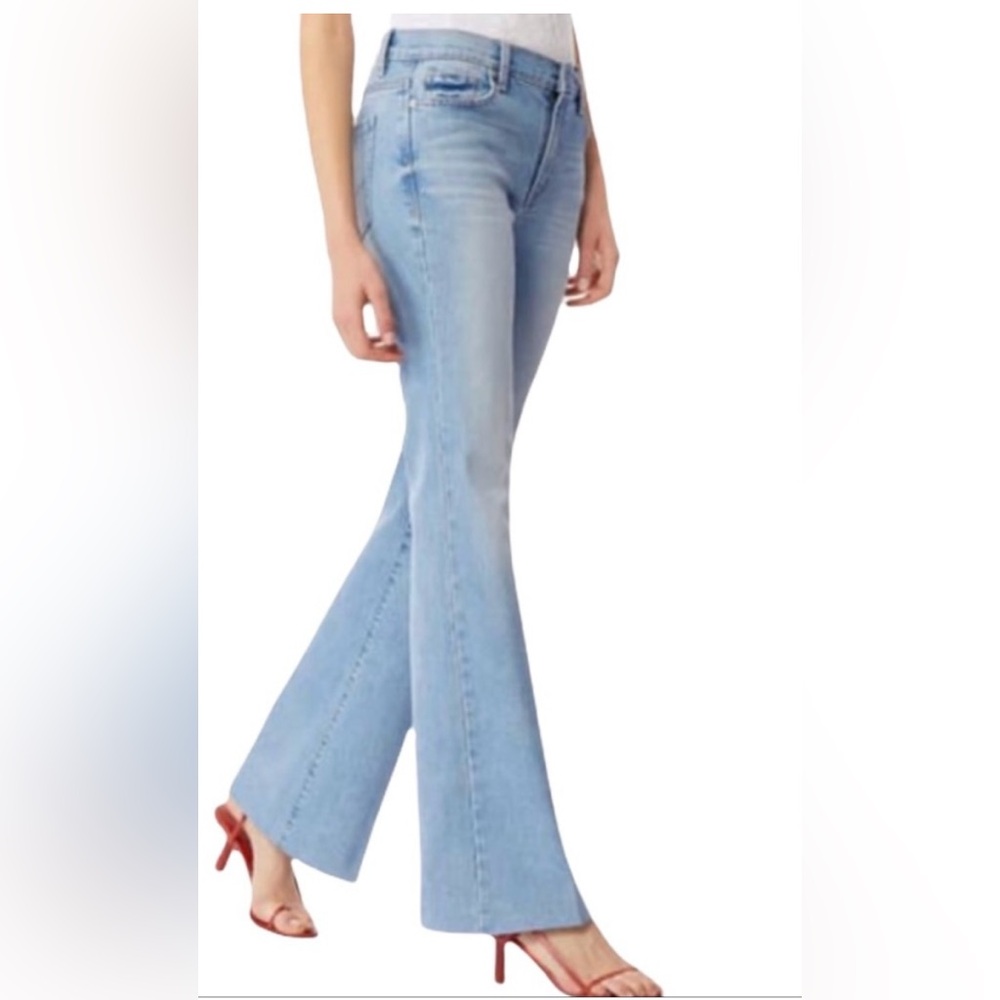 NWOT - Habitual Tess High Rise Barefoot Flare Jeans. Size 29.